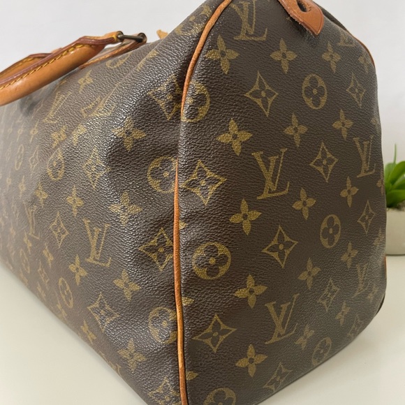 Authentic Louis Vuitton ( Vintage) Speedy 40 monogram - Picture 10 of 16